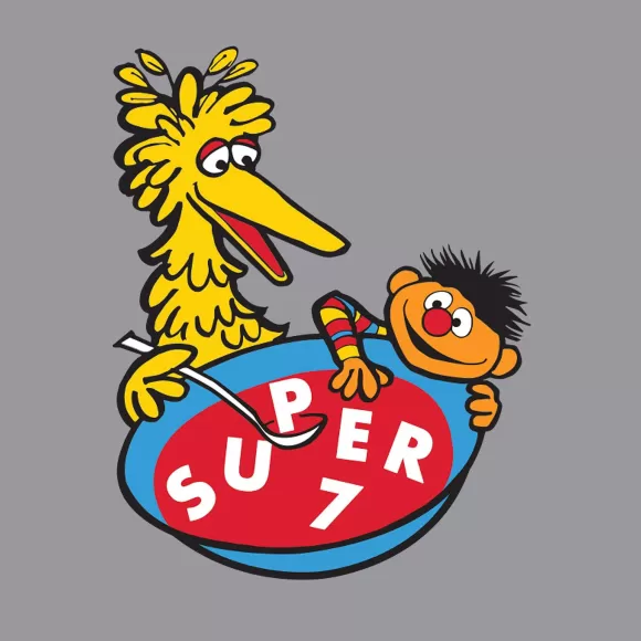 Super7 Sesame Street^Sesame Street T-Shirt - Big Bird & Ernie Alphabet Soup